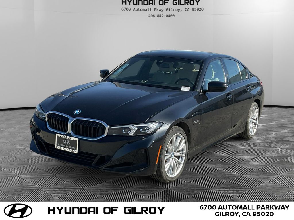 2023 BMW 3 Series 330e's photo