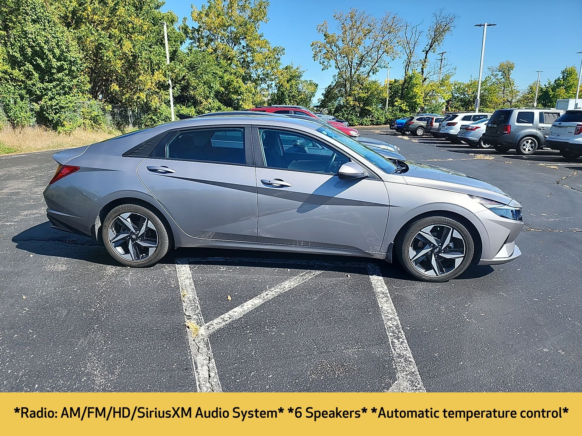 2023 Hyundai Elantra SEL photo 3