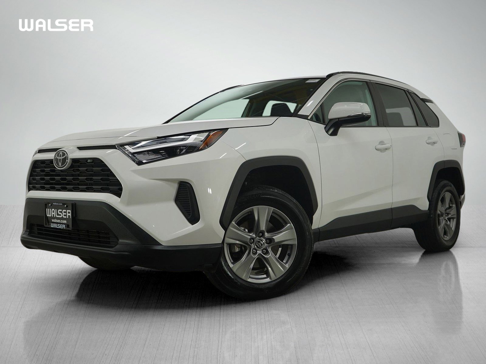 2024 Toyota RAV4 XLE's photo