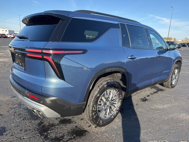 2025 Chevrolet Traverse photo 4