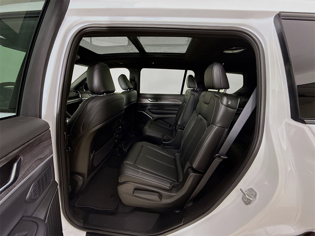 2025 Jeep Grand Cherokee Limited photo 23