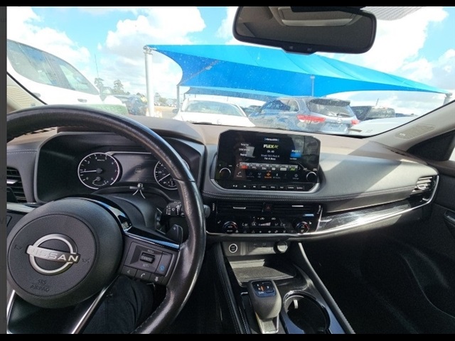 2023 Nissan Rogue SL photo 5