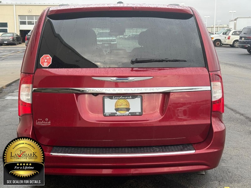 2016 Chrysler Town & Country Touring photo 4