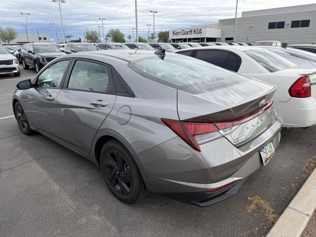 2021 Hyundai Elantra SEL photo 3