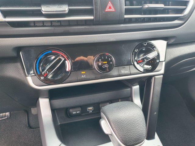 2023 Kia Seltos LX photo 21