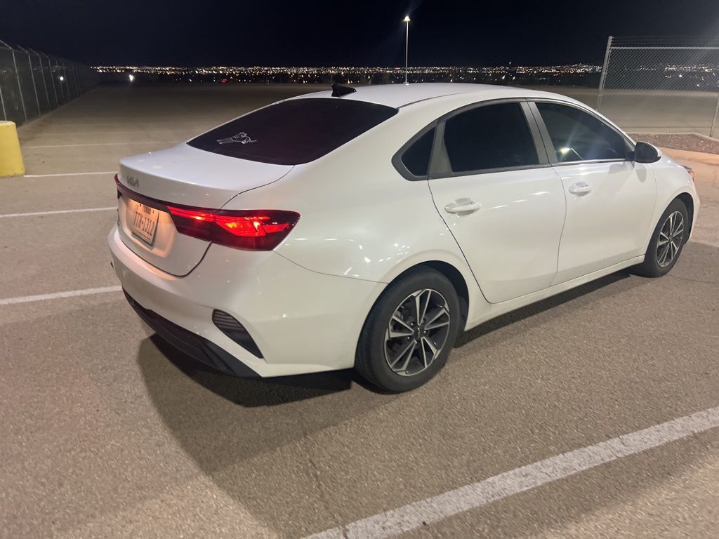 2024 Kia Forte LXS photo 2