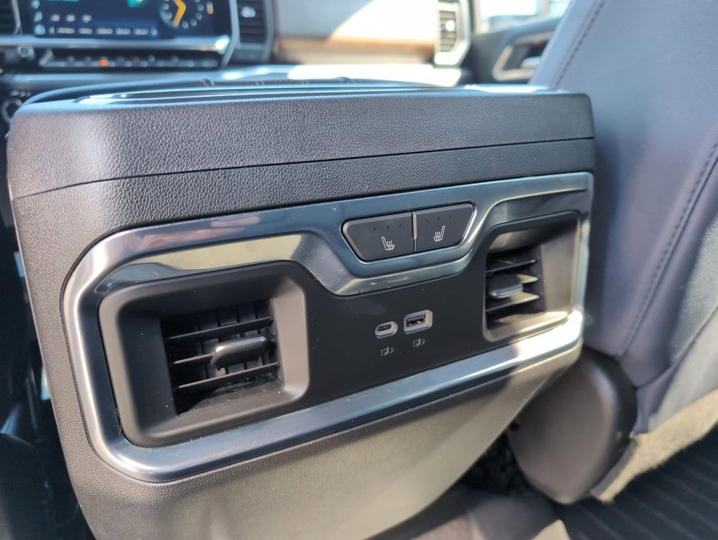 2024 Chevrolet Silverado High Country photo 13