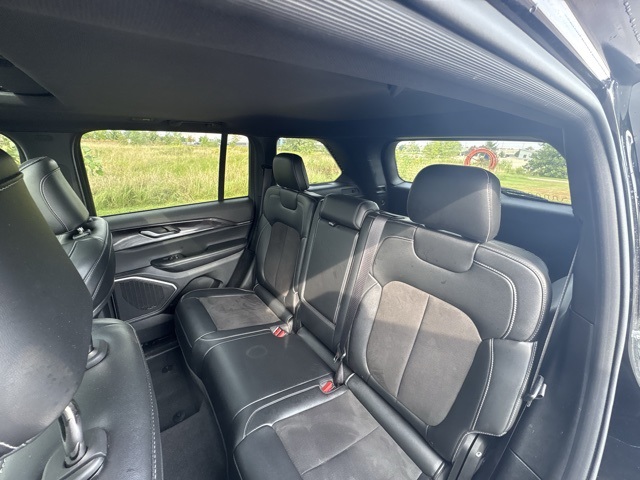 2022 Jeep Grand Cherokee Altitude photo 3