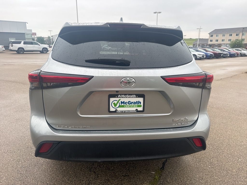 2022 Toyota Highlander XLE photo 4