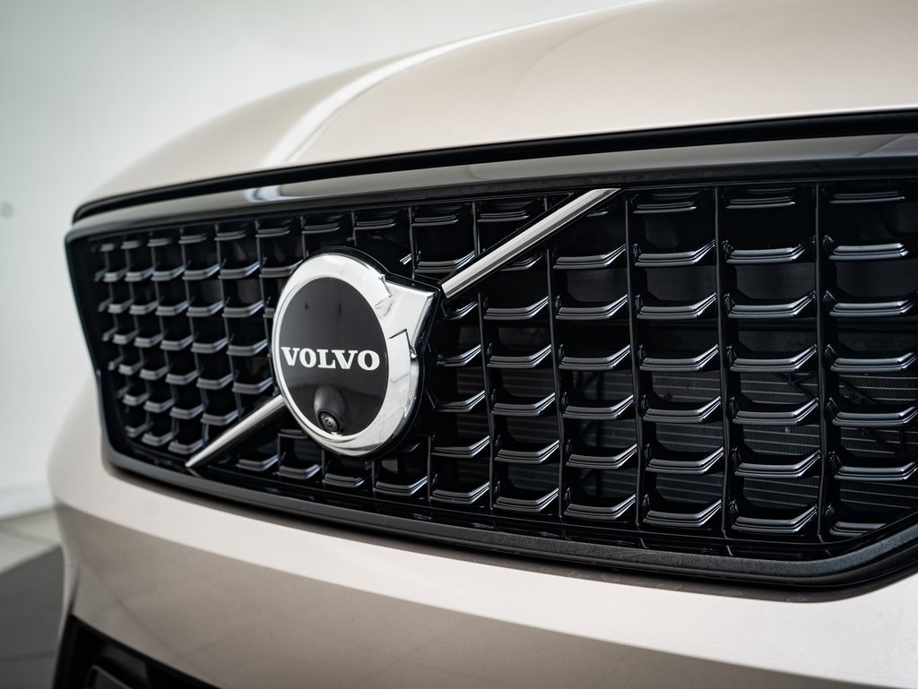 2024 Volvo XC40 Plus photo 3