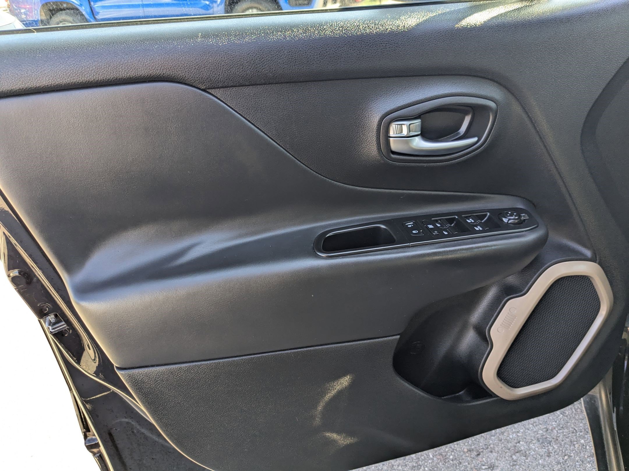 2016 Jeep Renegade Limited photo 5