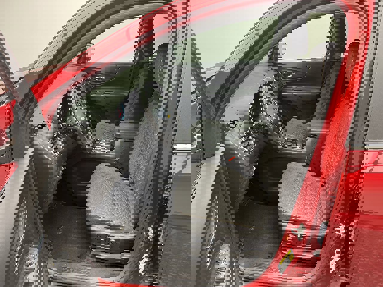 2022 Chevrolet Equinox LT photo 2