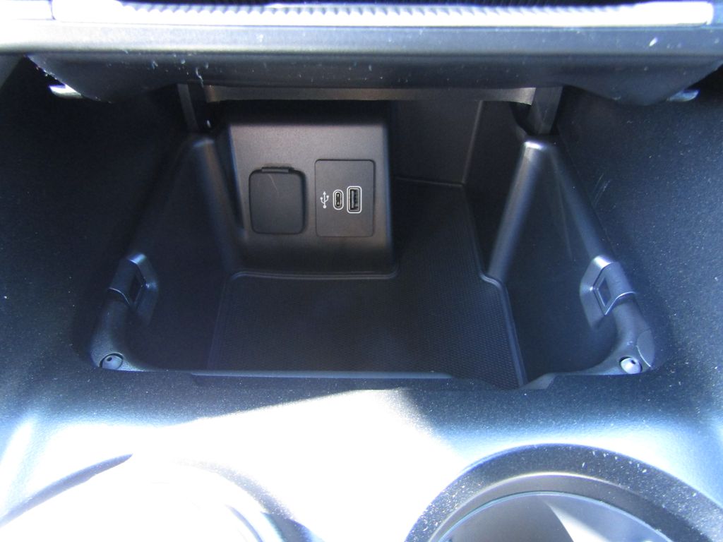 2025 Ford Explorer photo 26