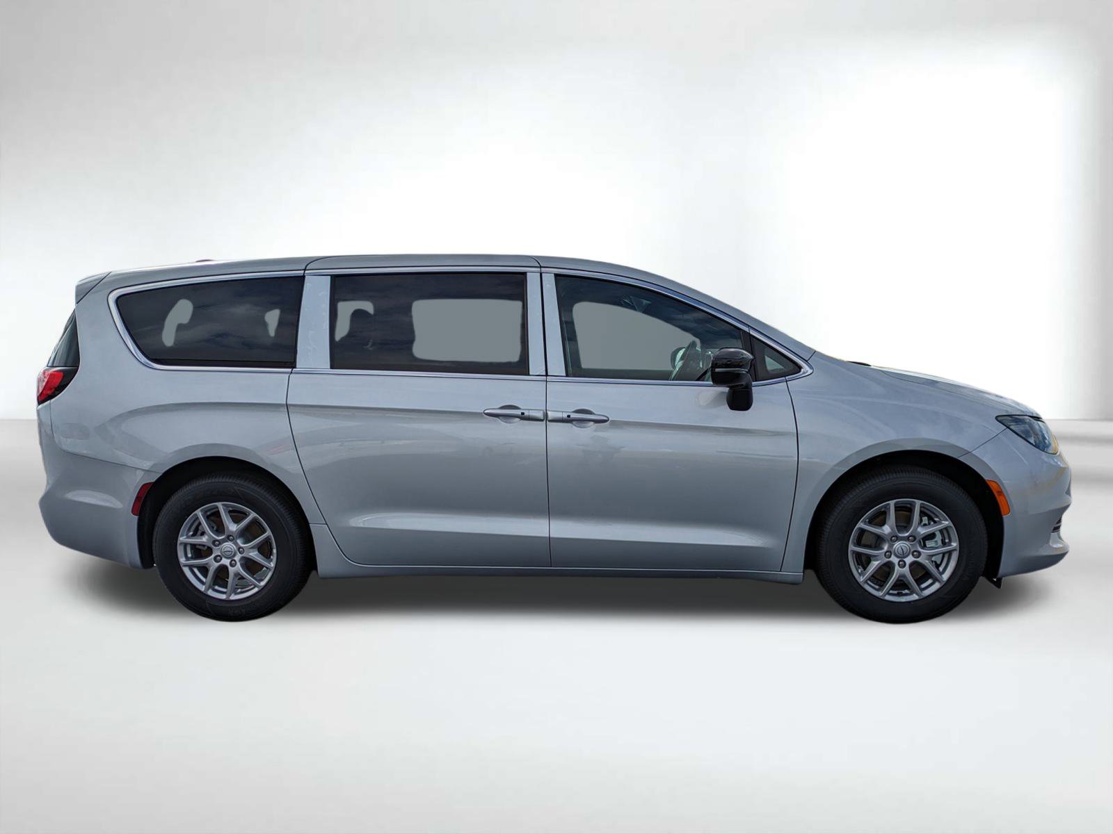 2026 Chrysler Voyager LX photo 3