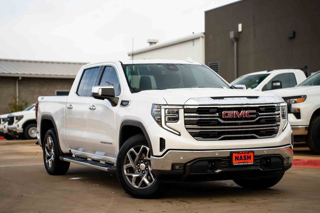 2023 GMC Sierra 1500 SLT's photo