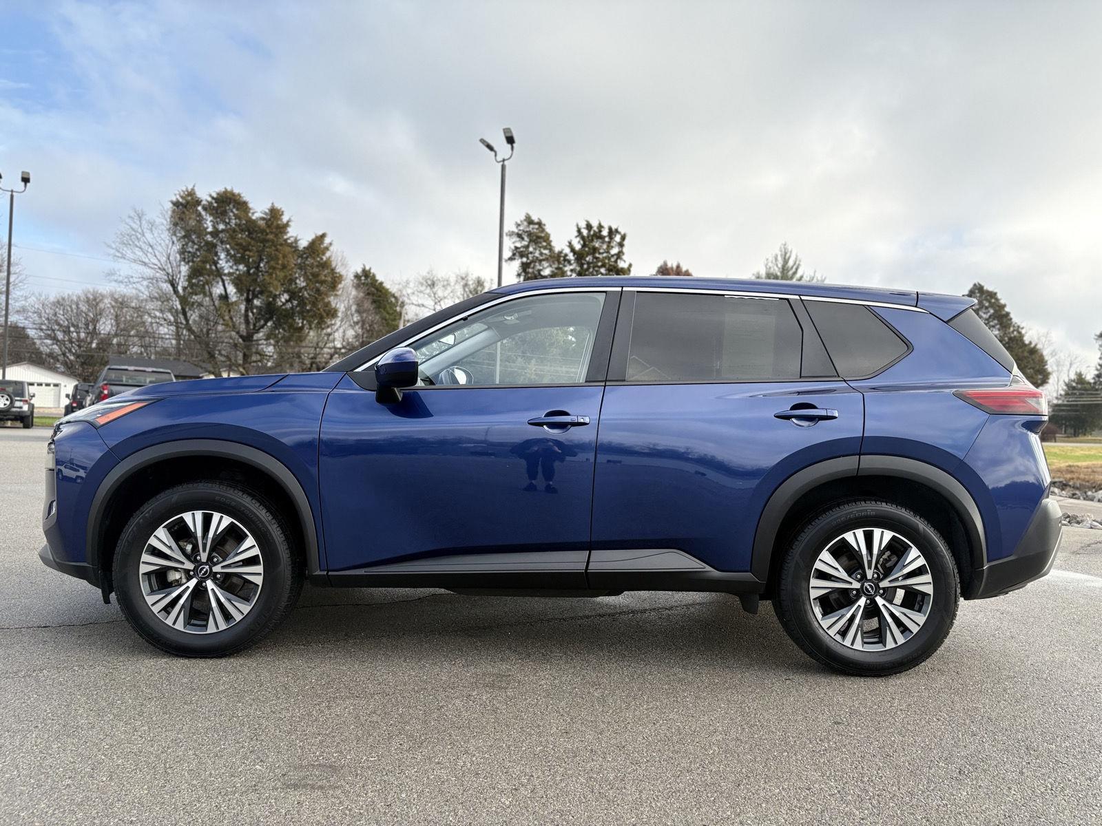 2023 Nissan Rogue SV photo 3