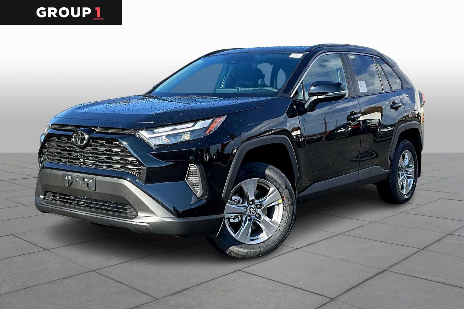 2025 Toyota RAV4 XLE's photo