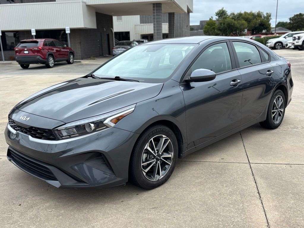 2023 Kia Forte LXS photo 3