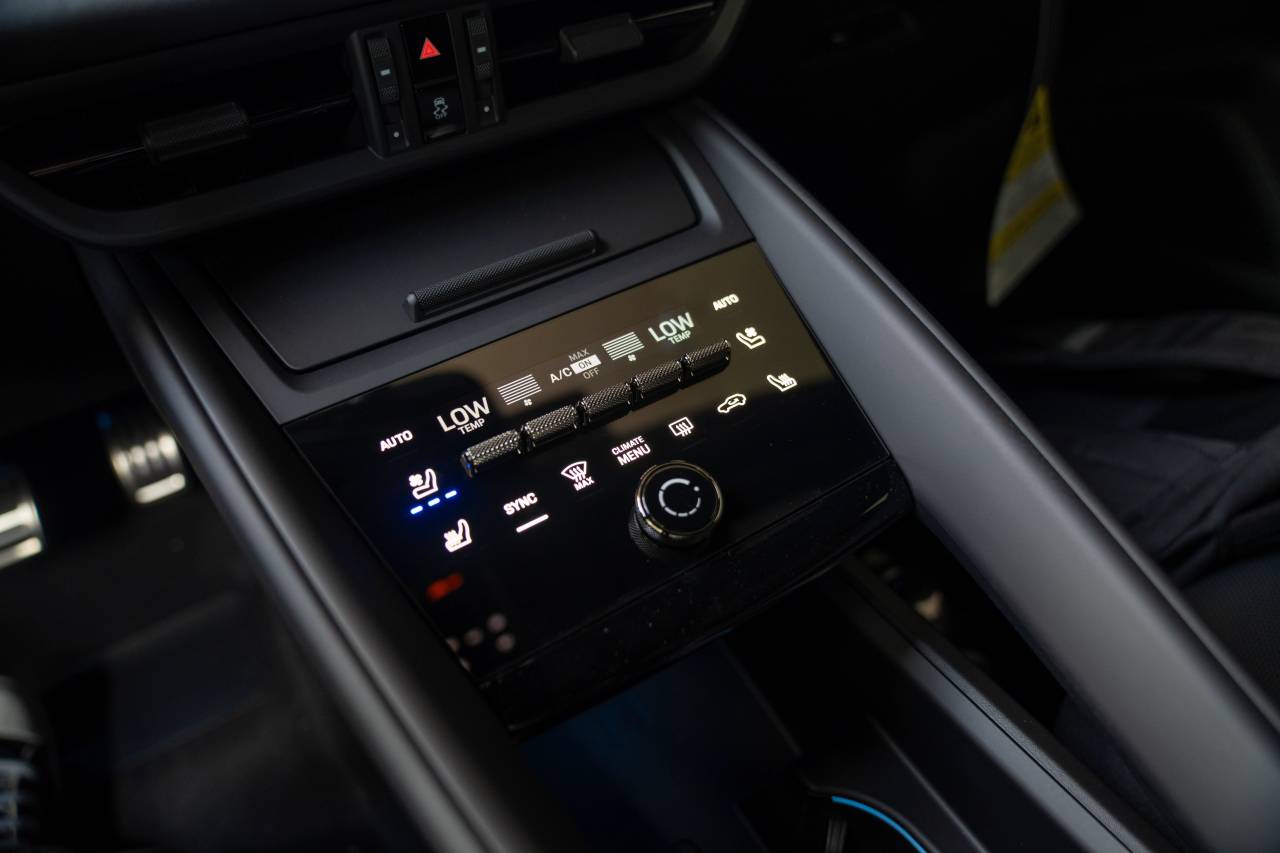 2025 Porsche Macan Turbo Electric photo 23