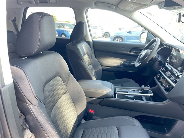 2025 Nissan Pathfinder SV photo 31