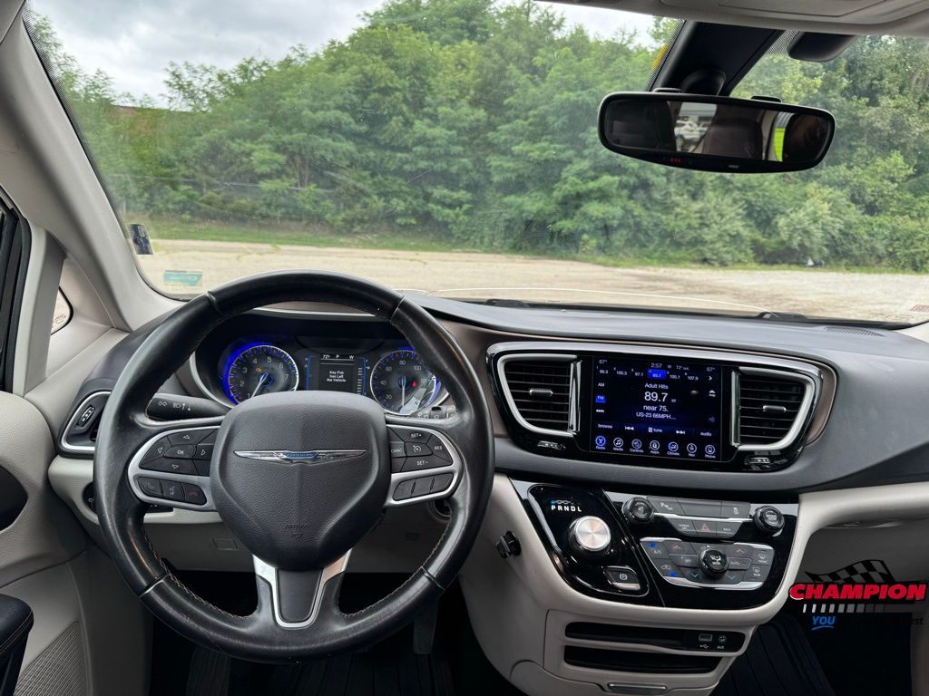 2017 Chrysler Pacifica Touring L photo 24