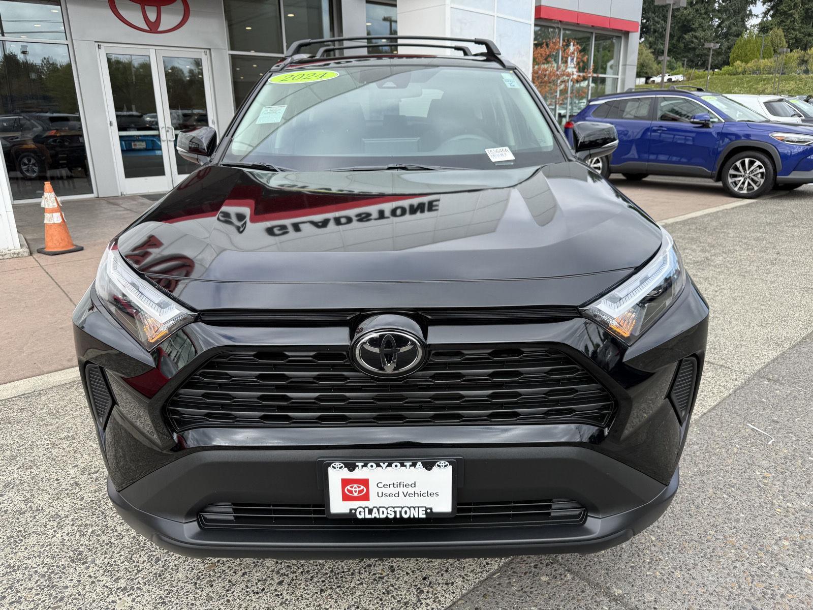 2024 Toyota RAV4 XLE photo 3