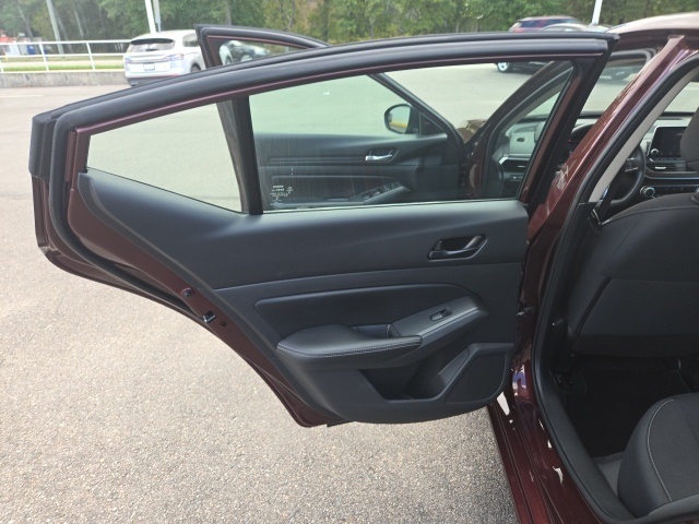 2024 Nissan Altima 2.5 SV photo 17