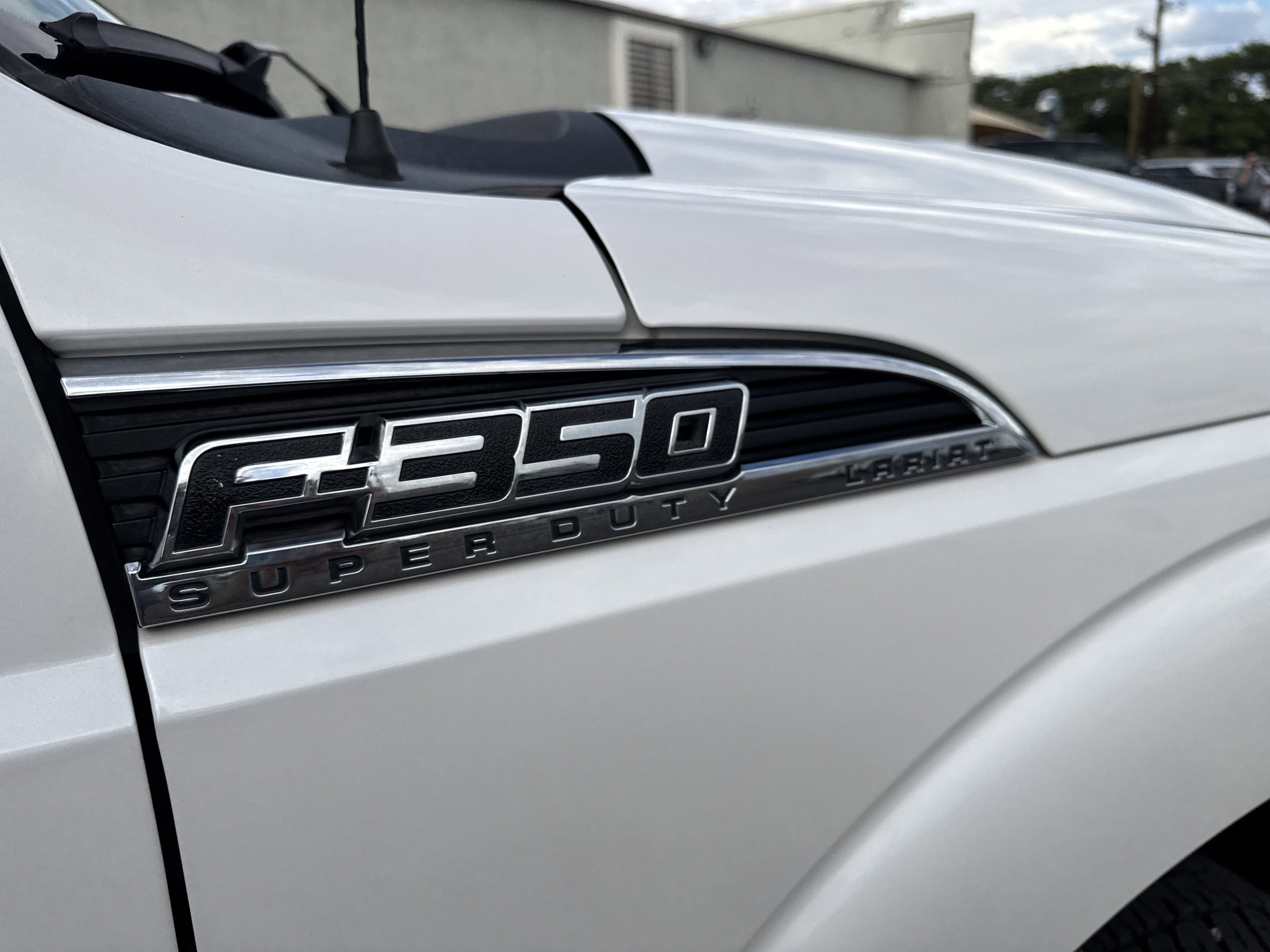 2011 Ford F-350 Lariat photo 2