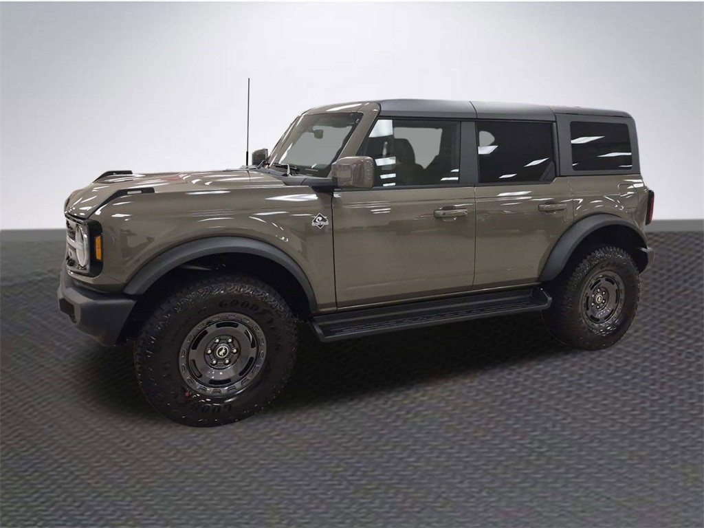 2025 Ford Bronco Outer Banks photo 2