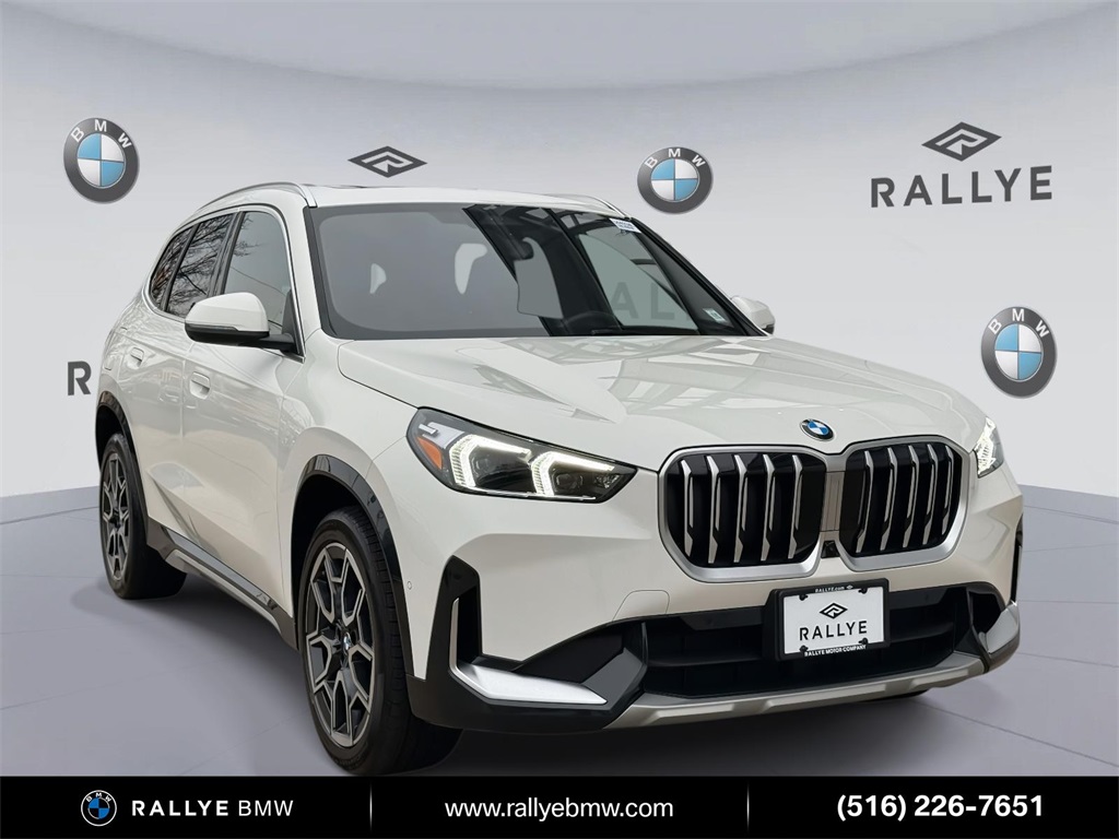 2025 BMW X1 28i's photo