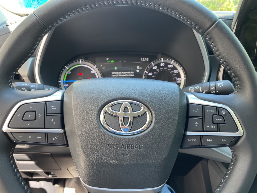 2025 Toyota Highlander Hybrid XLE photo 12