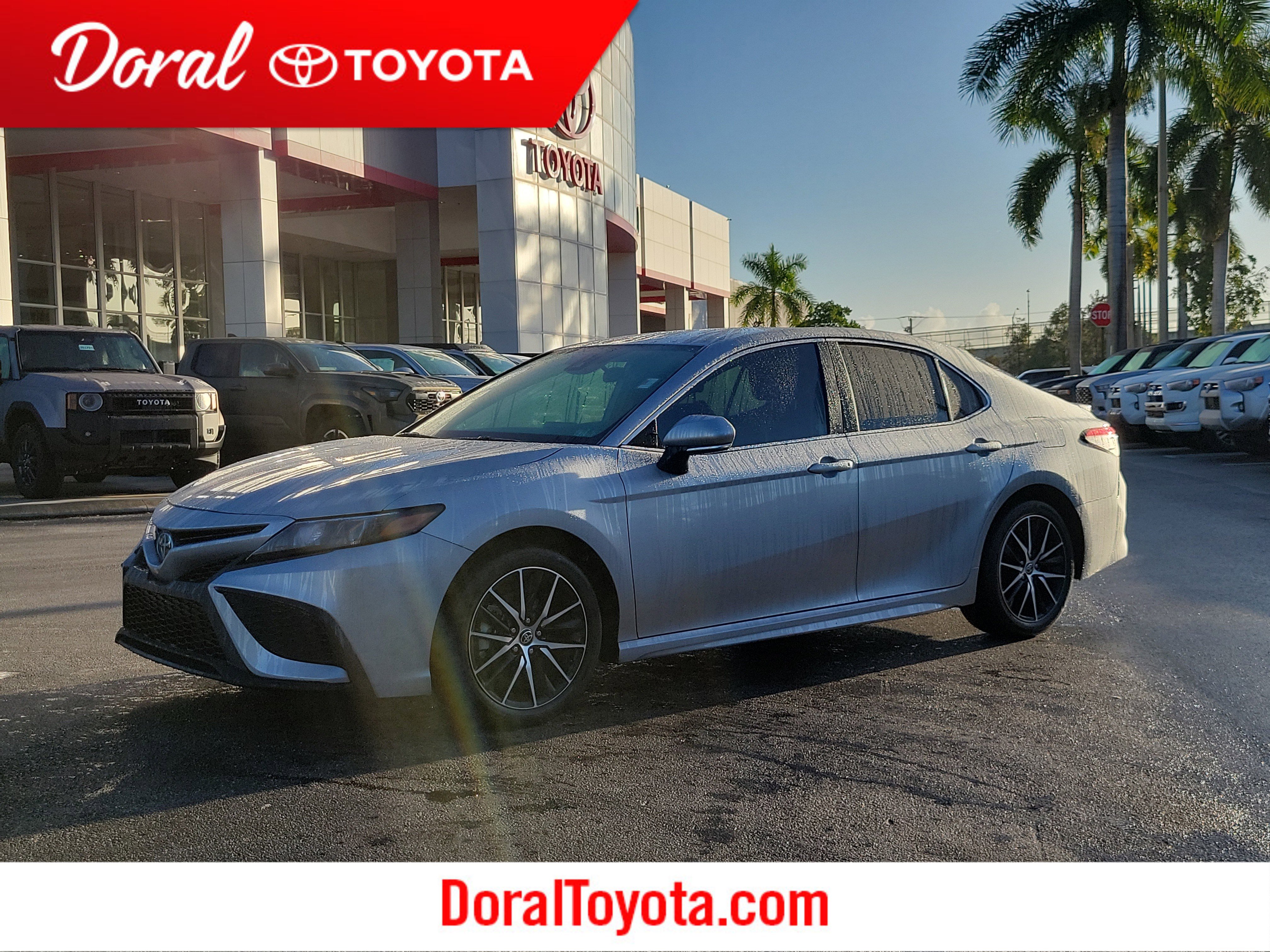 2024 Toyota Camry SE's photo