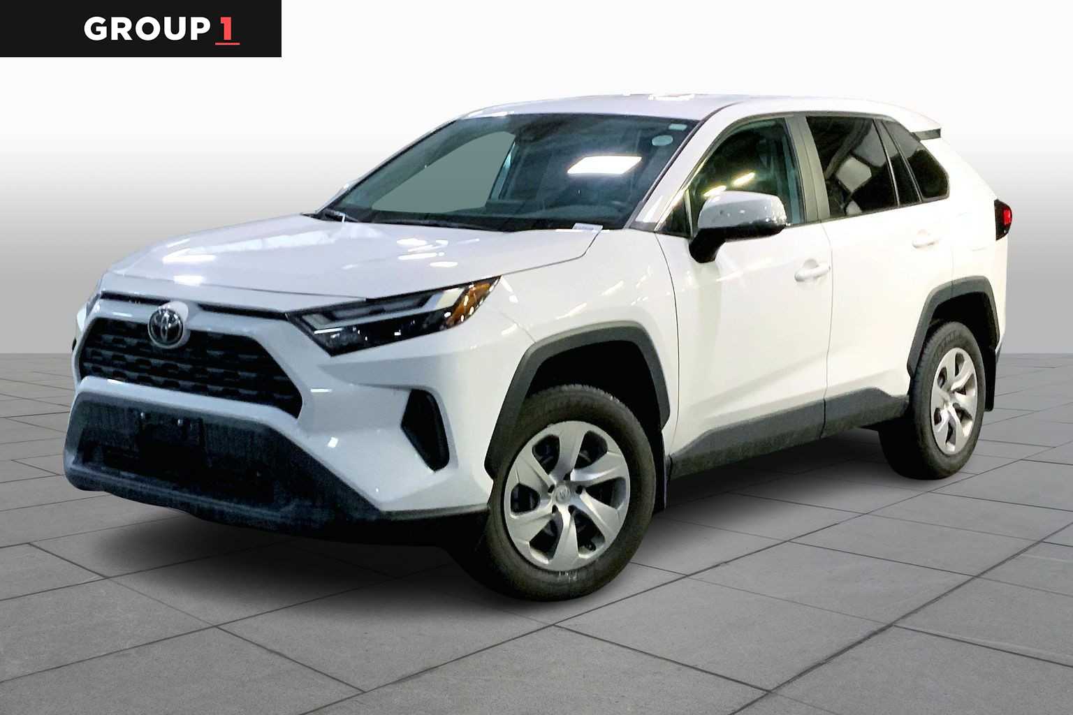 2023 Toyota RAV4 LE's photo
