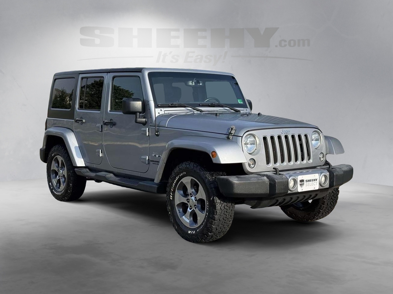 2016 Jeep Wrangler Unlimited Sahara photo 2