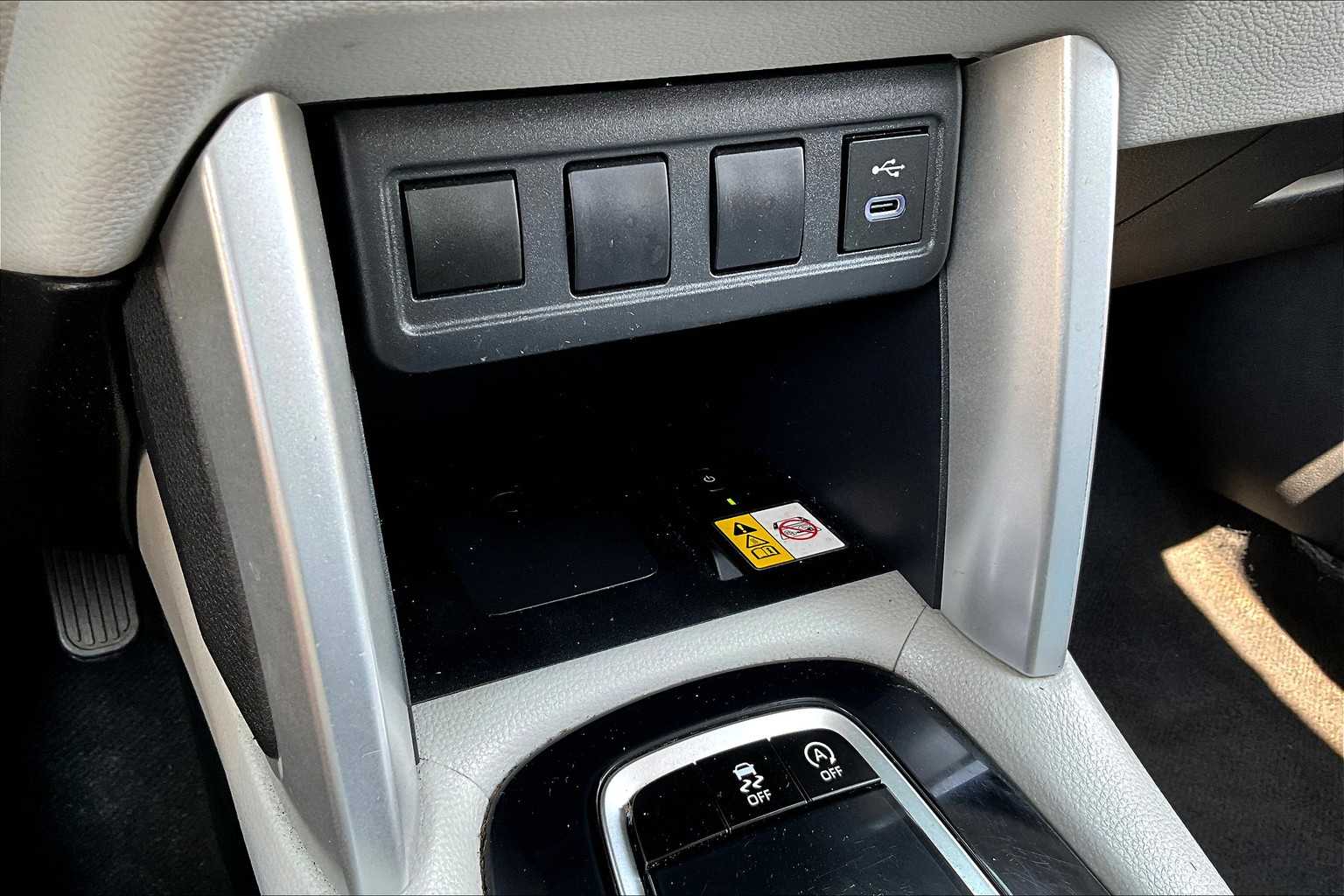 2023 Toyota Corolla Cross LE photo 33