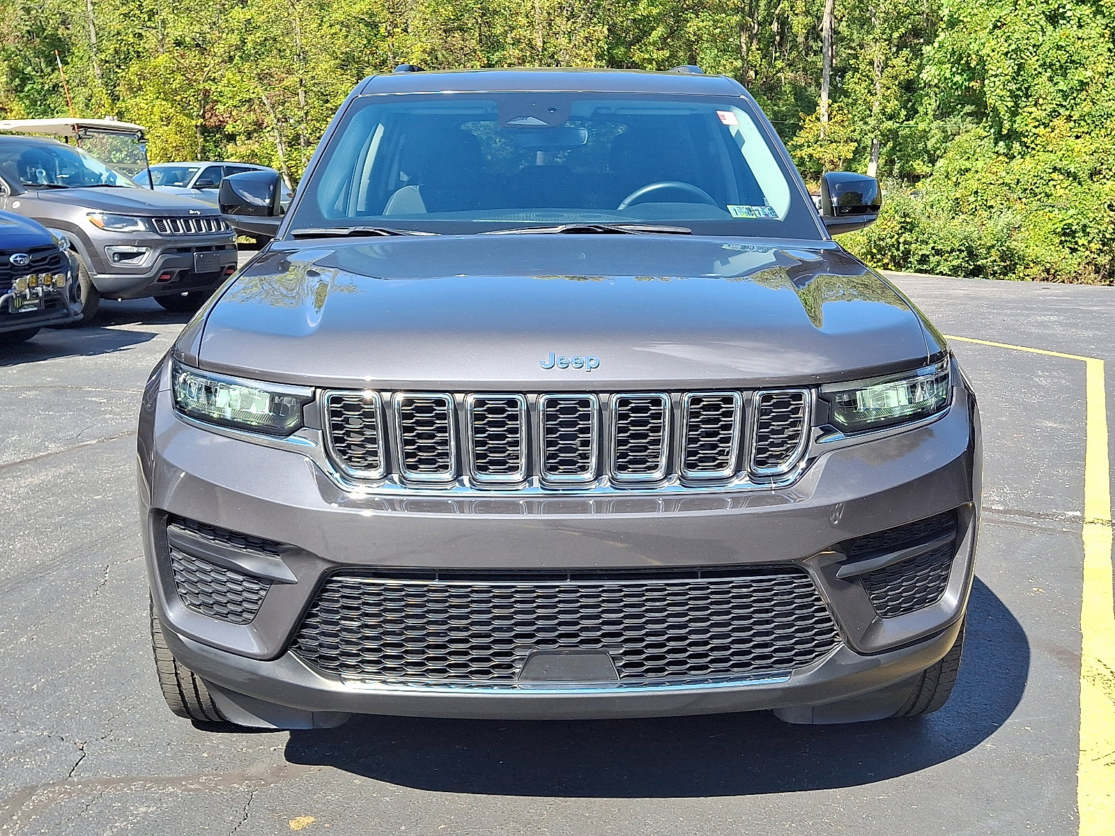 2022 Jeep Grand Cherokee Laredo photo 2