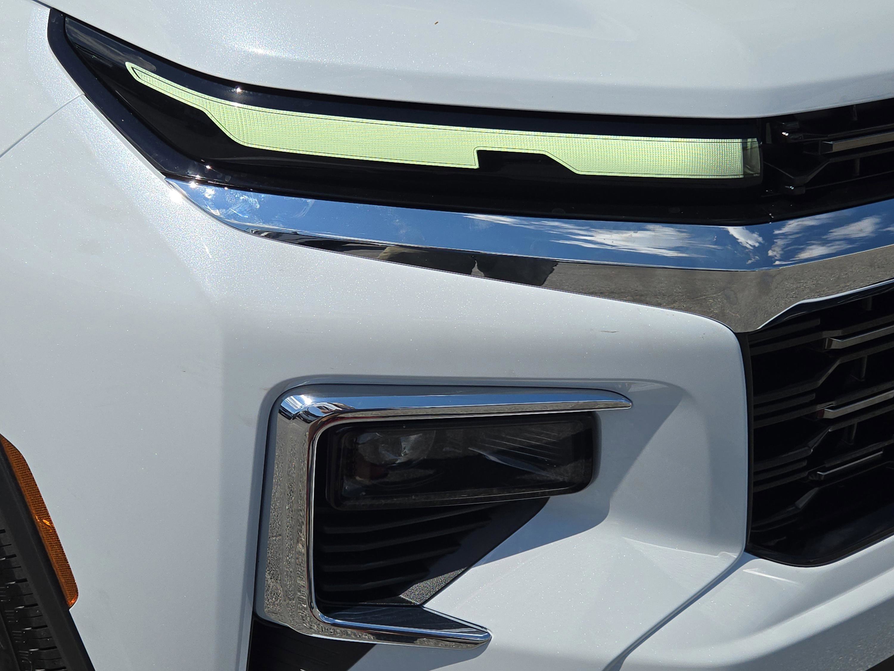 2026 Chevrolet Traverse photo 2