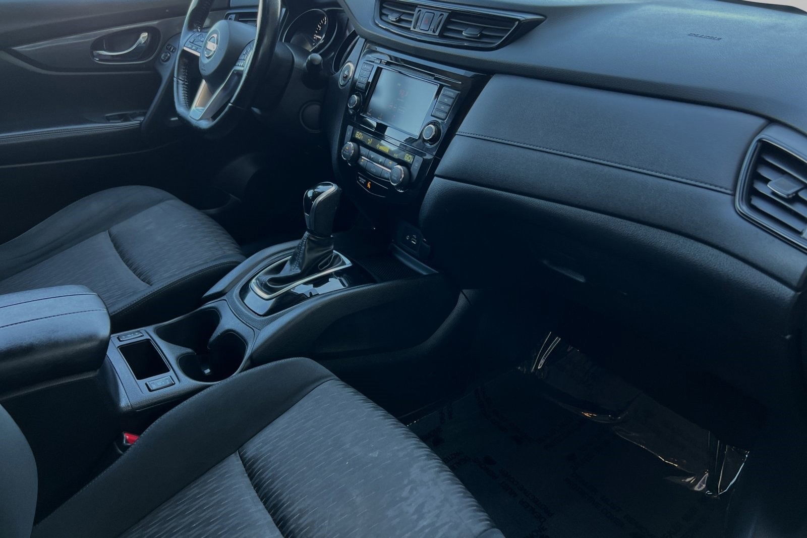 2020 Nissan Rogue SV photo 17