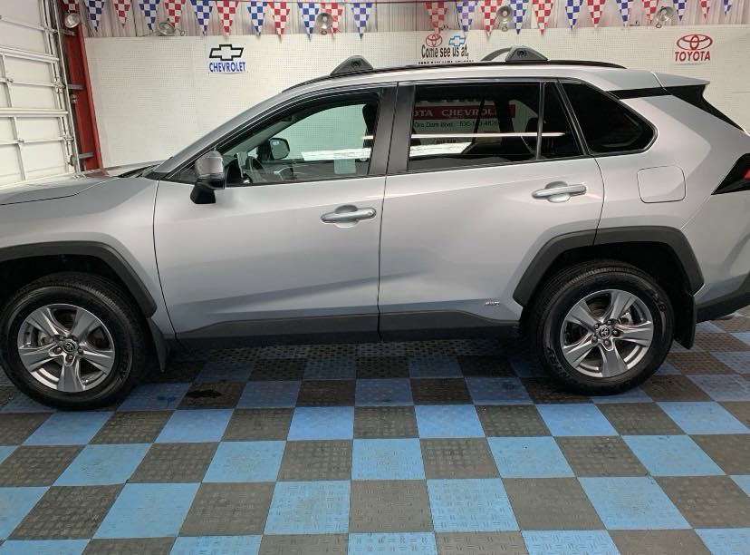2024 Toyota RAV4 Hybrid XLE photo 2