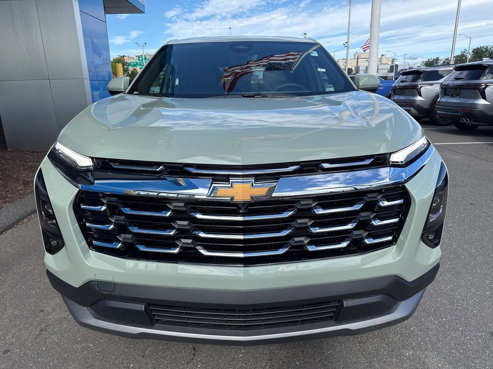 2026 Chevrolet Equinox LT photo 2