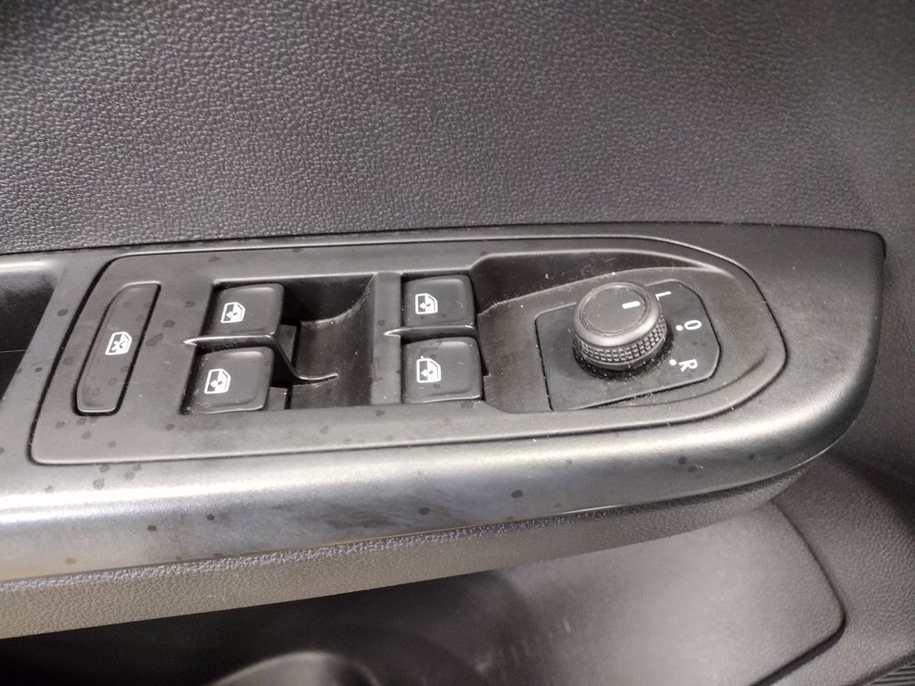 2022 Volkswagen Taos S photo 16