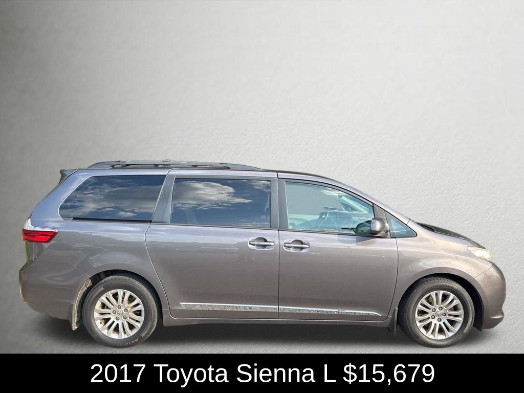 2017 Toyota Sienna L photo 2