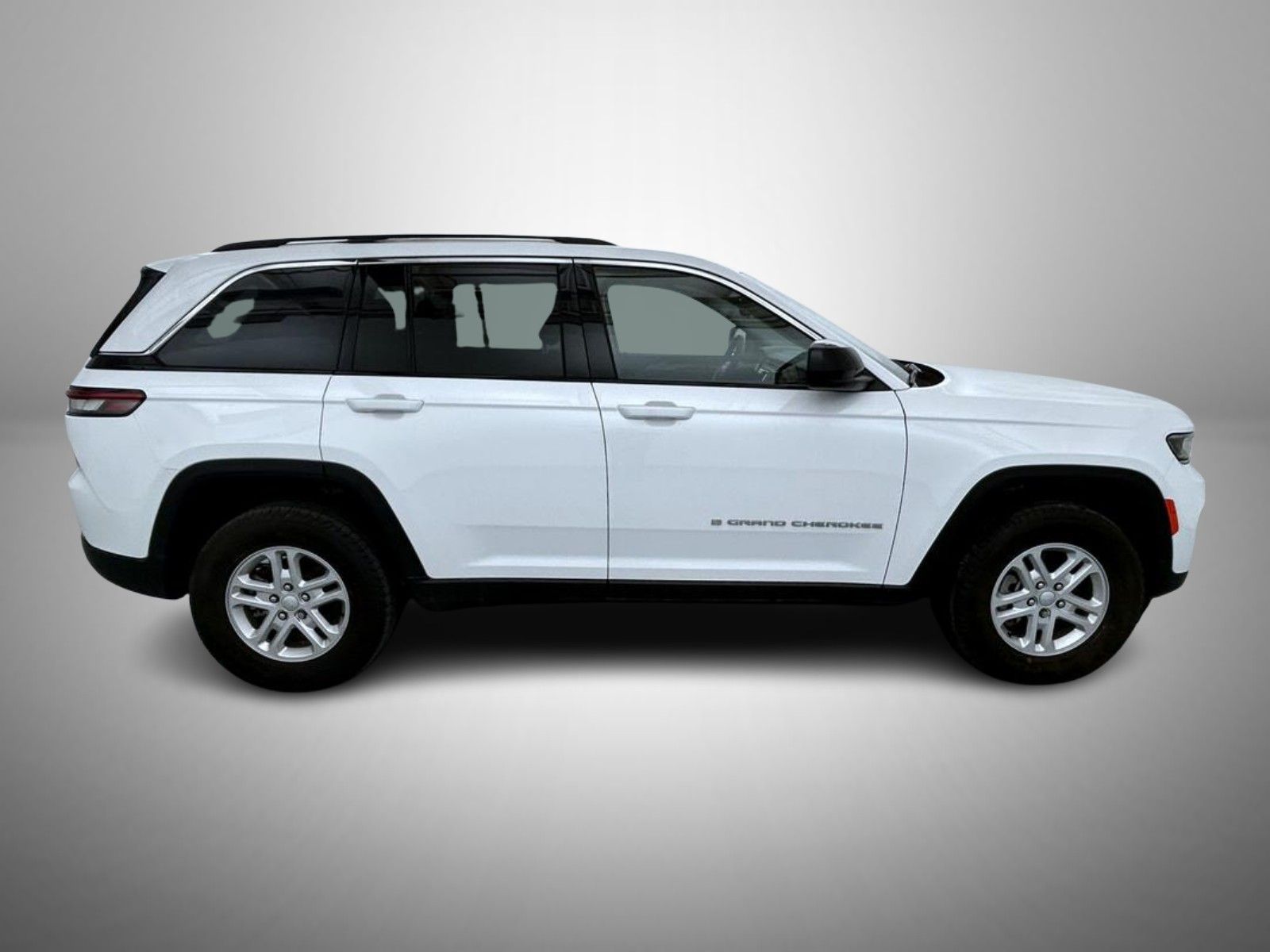 2023 Jeep Grand Cherokee Laredo photo 4