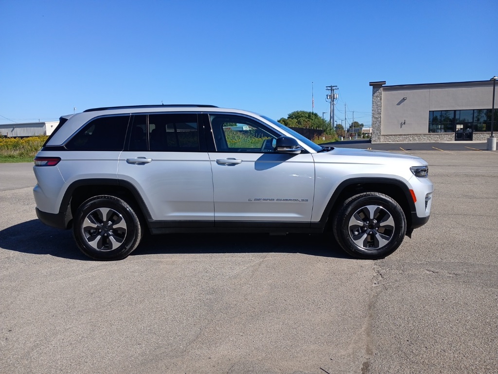 2023 Jeep Cherokee 4xe photo 5