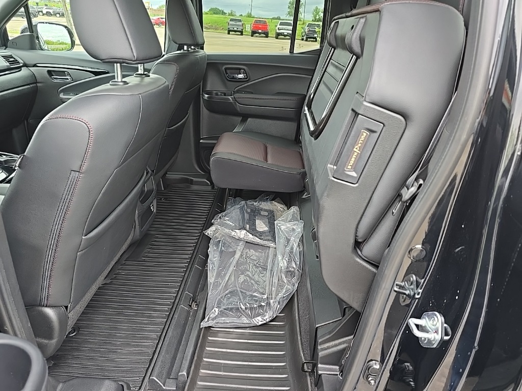 2022 Honda Ridgeline Black Edition photo 12