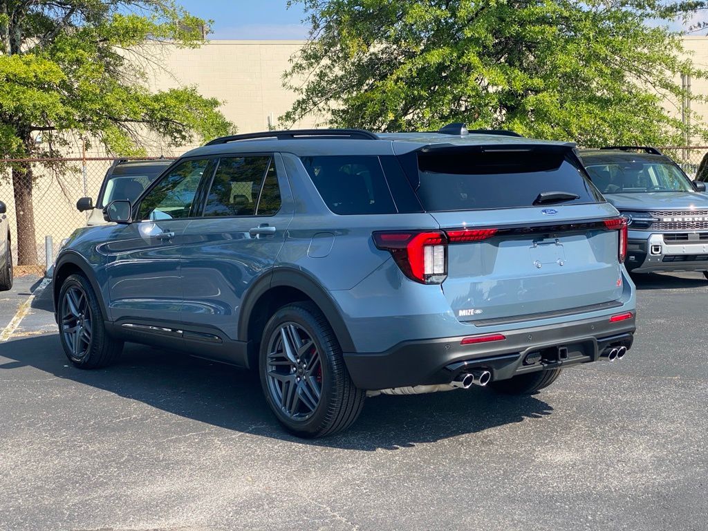2025 Ford Explorer ST photo 4