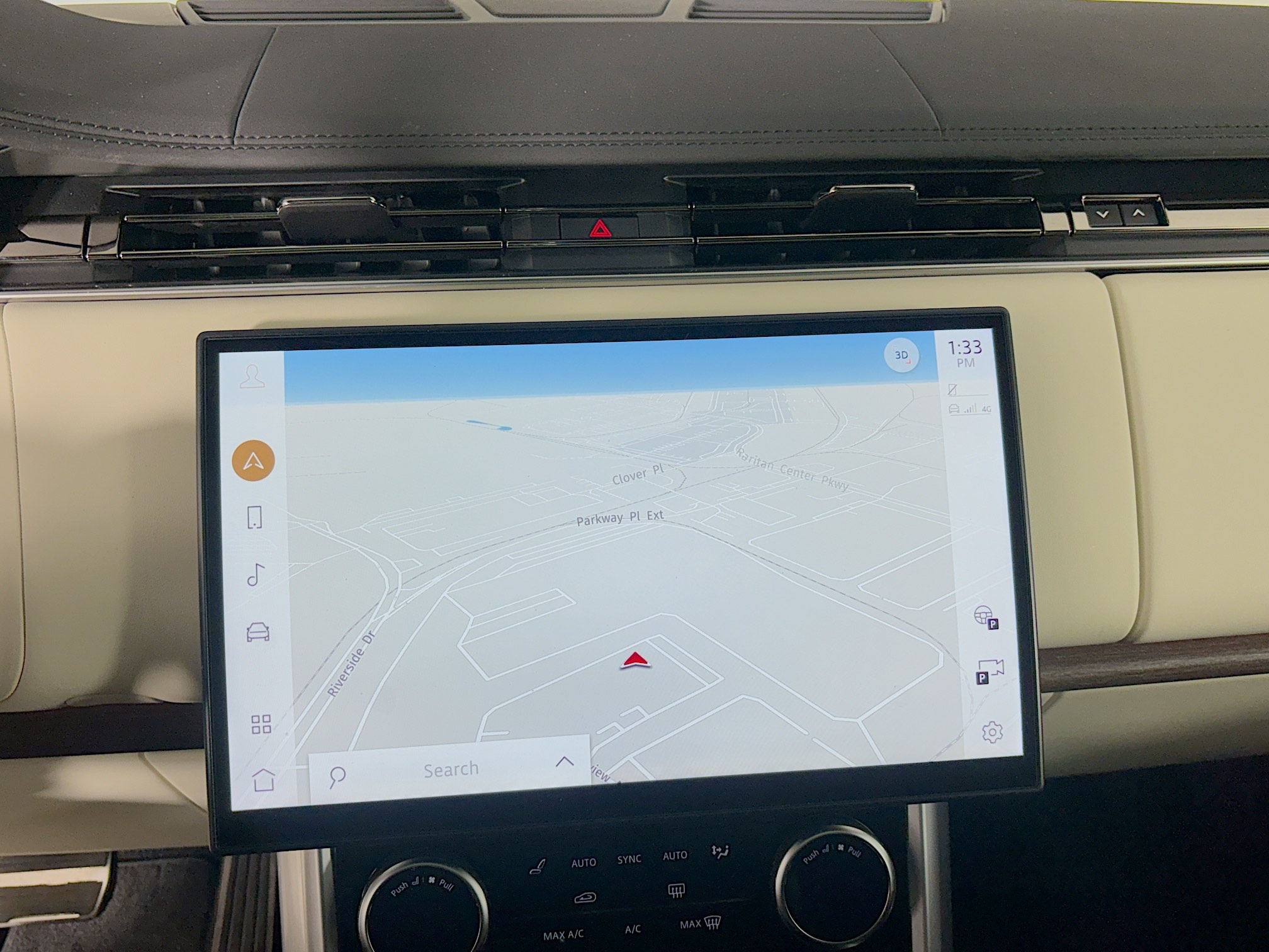 2023 Land Rover Range Rover SE photo 16