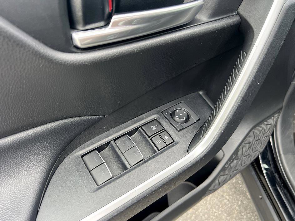 2023 Toyota RAV4 XLE photo 18