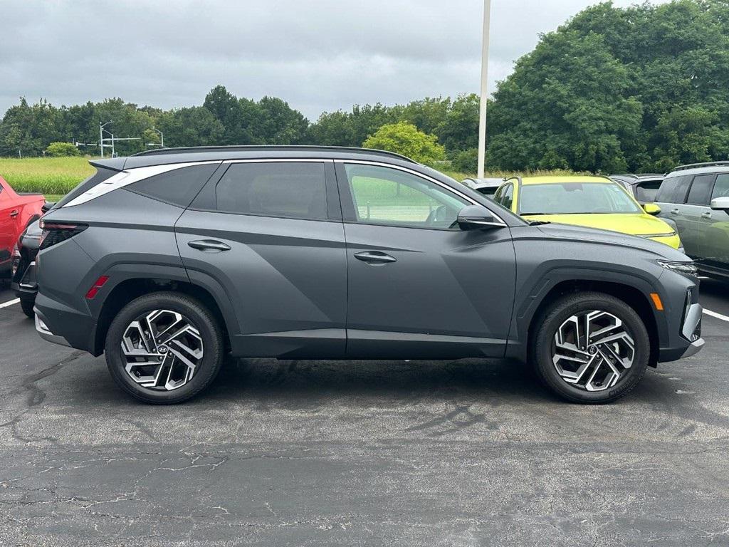2025 Hyundai Tucson Limited photo 2