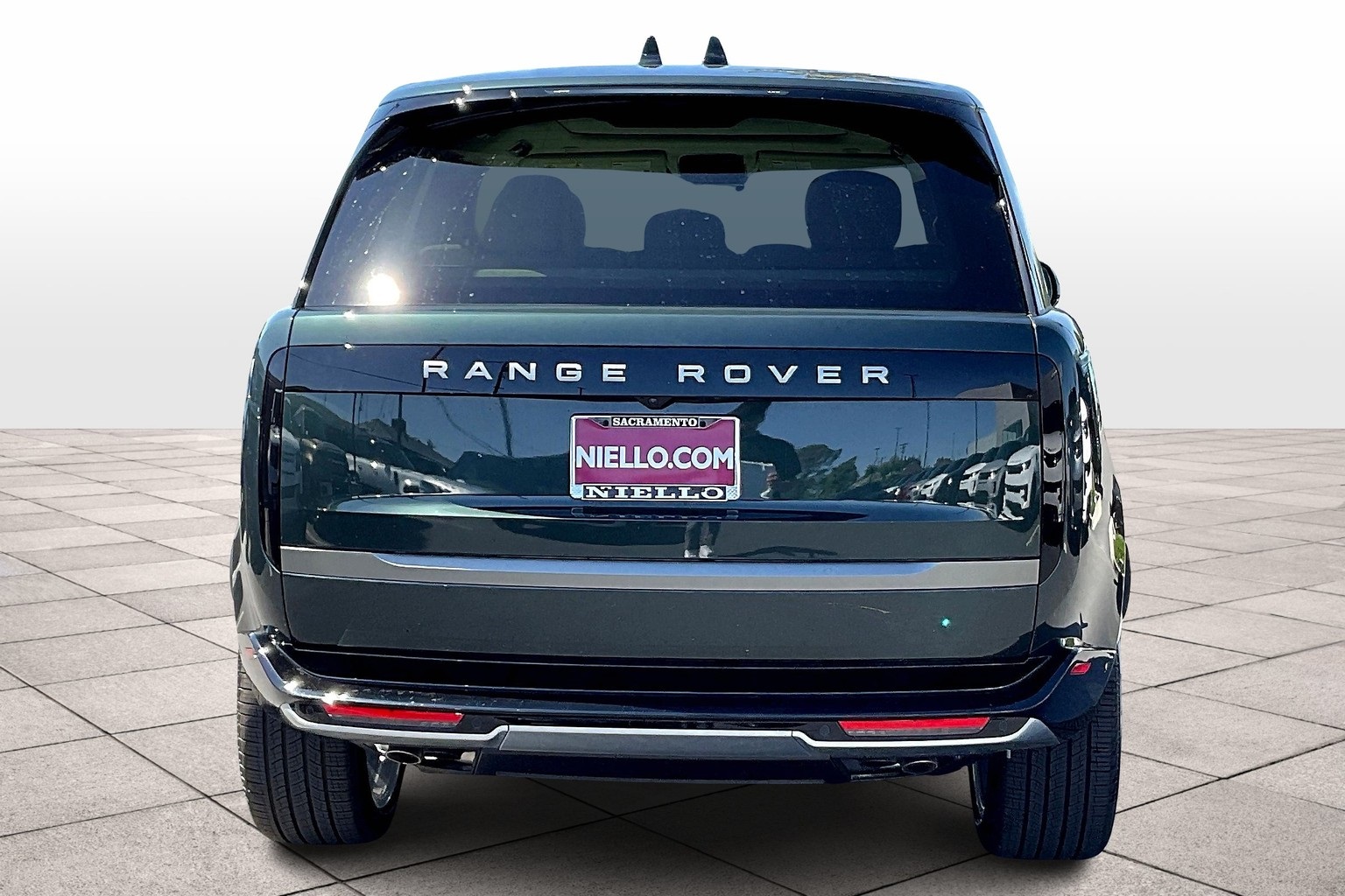2025 Land Rover Range Rover SE photo 6